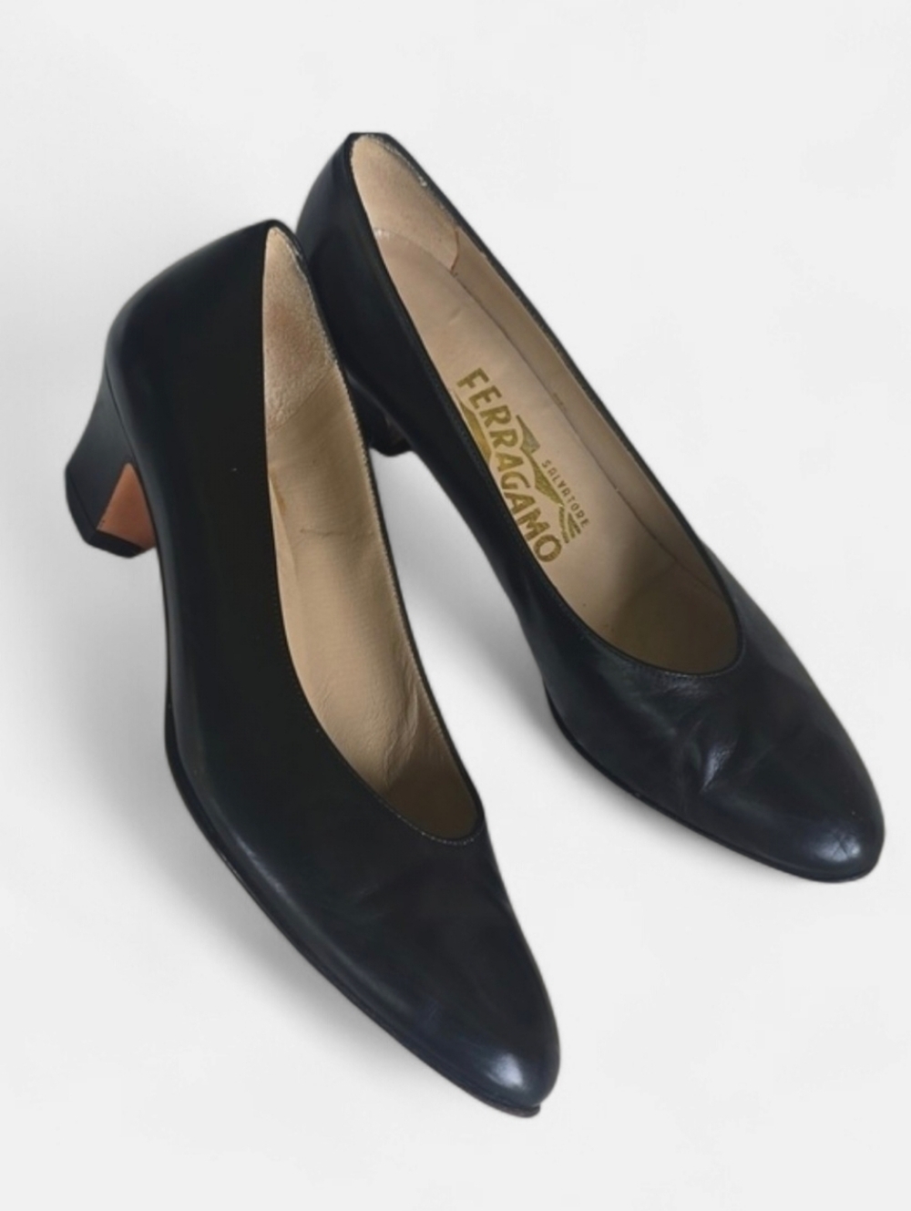 Vintage Salvatore Ferragamo Classic Black Leather Block Kitten Heels Pumps Sz.6